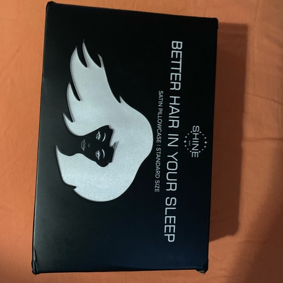 SHINE by Night: Satin Beauty Pillowcase (2 for 1) - Picture 4 of 8